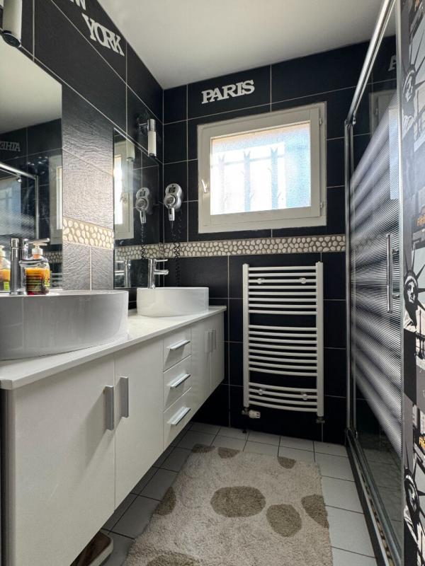 Maison - 182 m² - 8 pièces