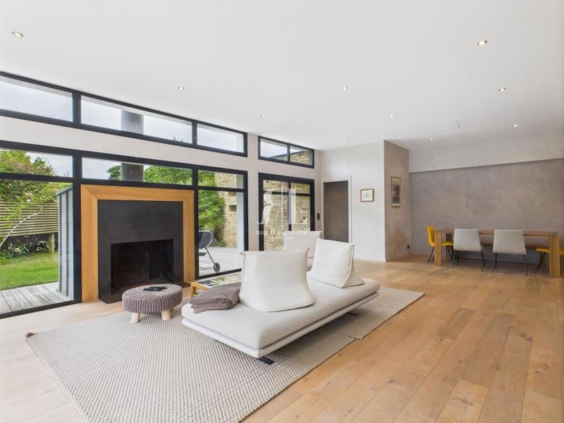 Maison - 251 m² - 8 pièces