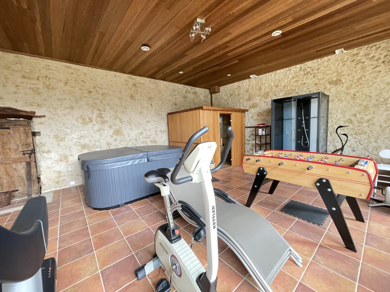 Maison - 417 m² - 8 pièces