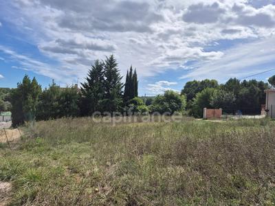 Terrain constructible - 1 060 m²