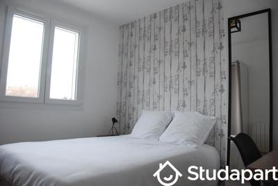 Chambre - 13 m² - 1 pièce