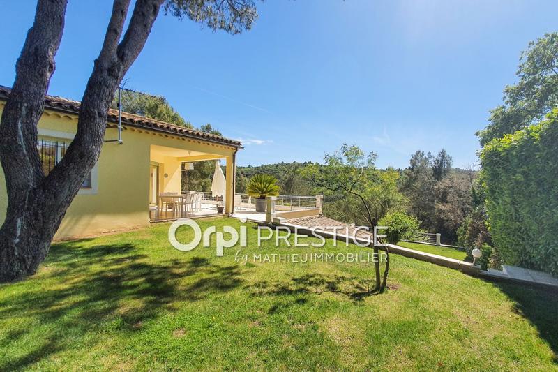 Villa - 325 m² - 6 pièces
