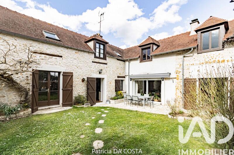 Maison - 225 m² - 7 pièces