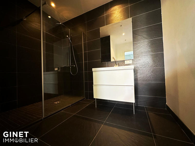 Appartement - 180 m² - 9 pièces