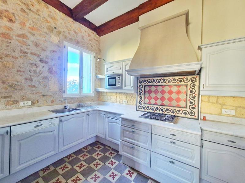 Maison - 200 m² - 8 pièces