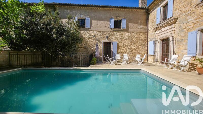 Maison - 360 m² - 12 pièces