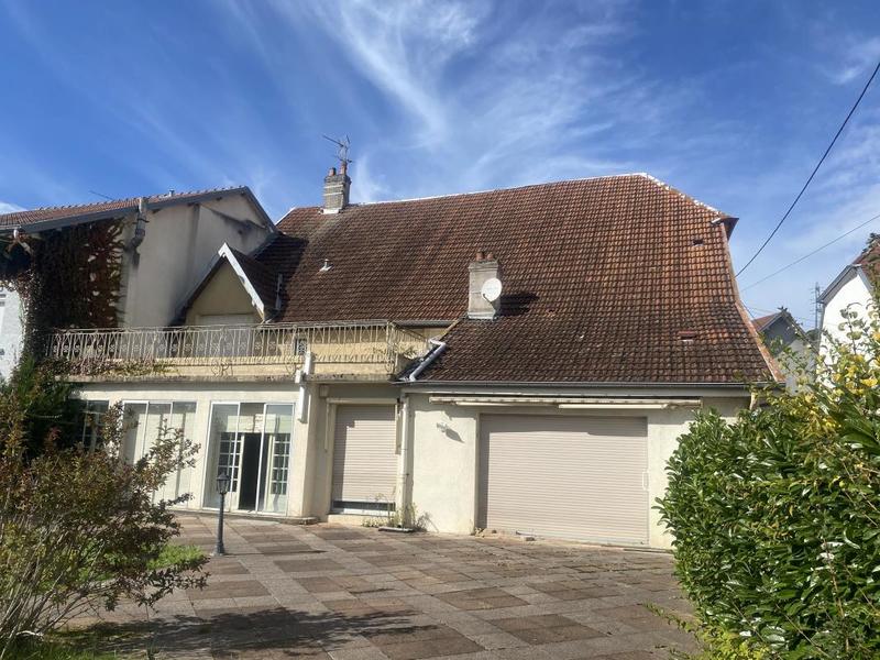 Maison - 448 m² - 9 pièces
