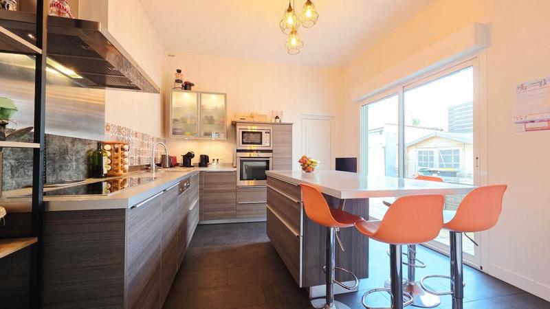 Maison - 189 m² - 8 pièces