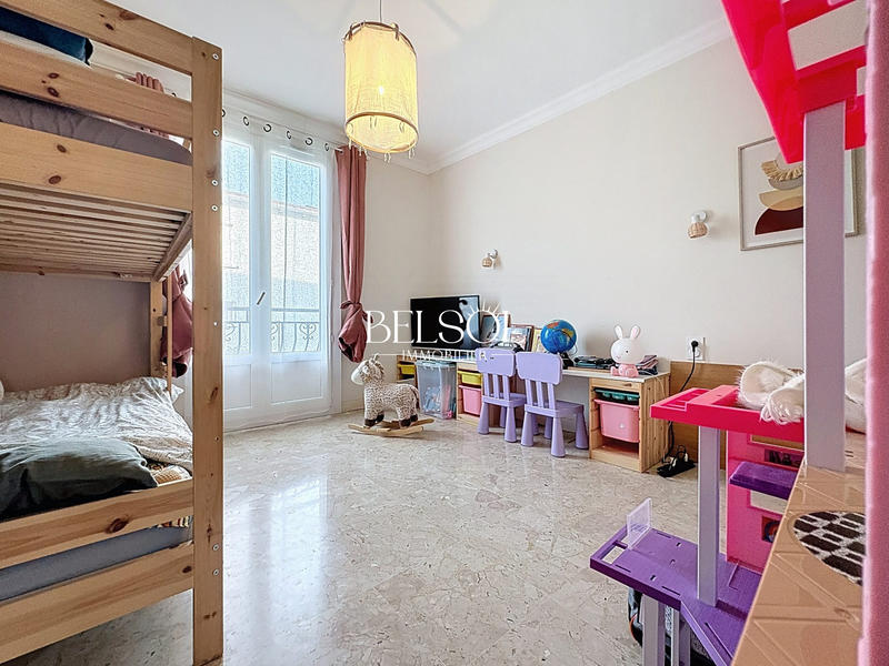 Appartement - 100 m² - 4 pièces