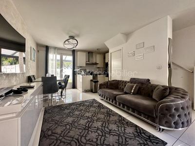 Maison - 216 m² - 14 pièces