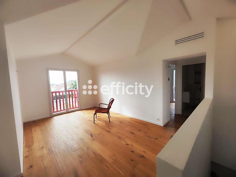 Pavillon - 265 m² - 7 pièces