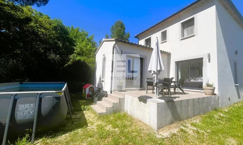 Maison - 94 m² - 5 pièces