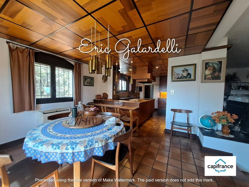 Maison - 328 m² - 12 pièces