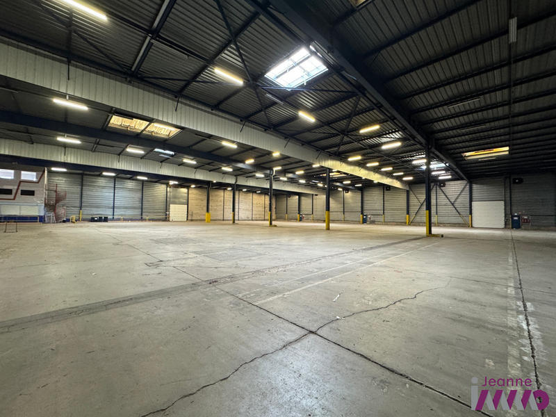 Entrepôt - 1 200 m²