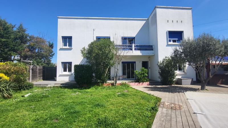 Maison - 214 m² - 7 pièces