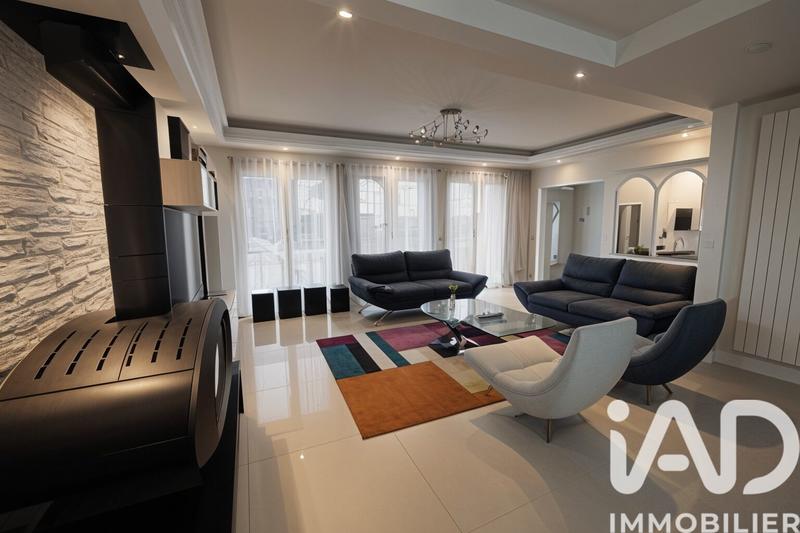 Maison - 202 m² - 8 pièces