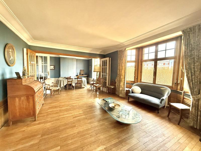 Appartement - 166 m² - 6 pièces