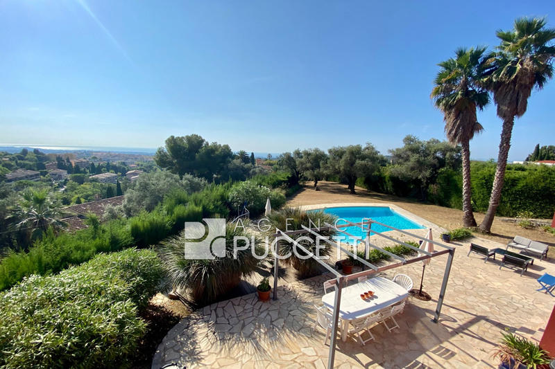 Demeure - 230 m² - 8 pièces