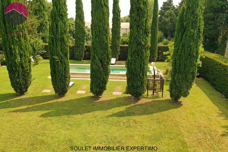 Propriété - 390 m² - 9 pièces