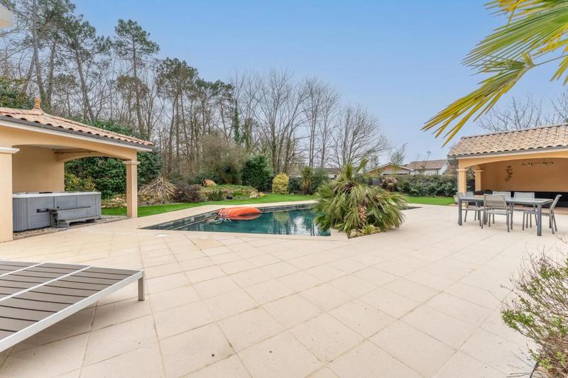 Maison - 170 m² - 6 pièces