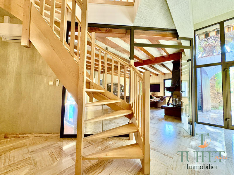 Villa - 256 m² - 9 pièces