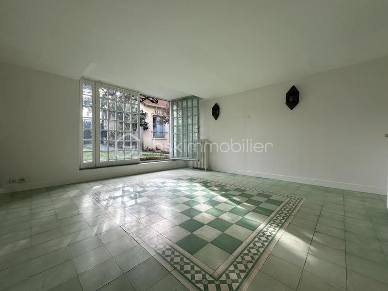 Maison - 241 m² - 10 pièces