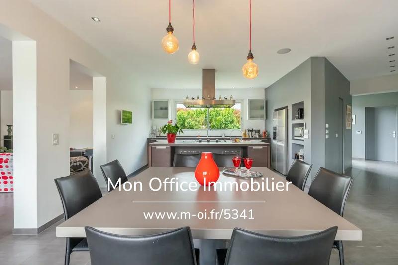 Maison - 260 m² - 8 pièces