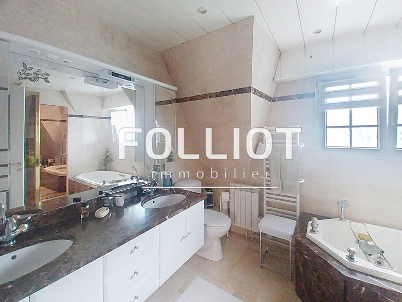 Maison - 156 m² - 7 pièces