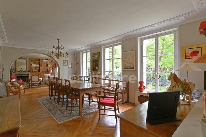 Propriété - 380 m² - 15 pièces