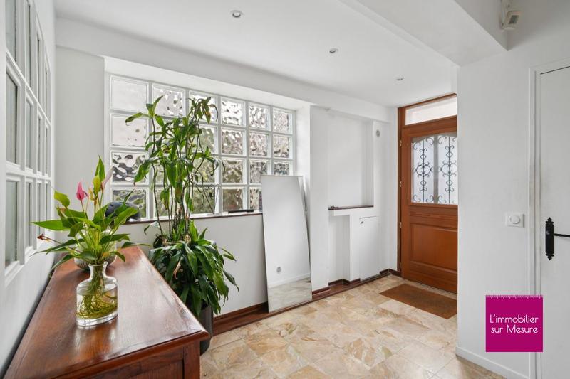 Maison - 210 m² - 6 pièces