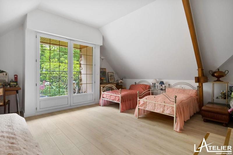 Maison - 210 m² - 5 pièces