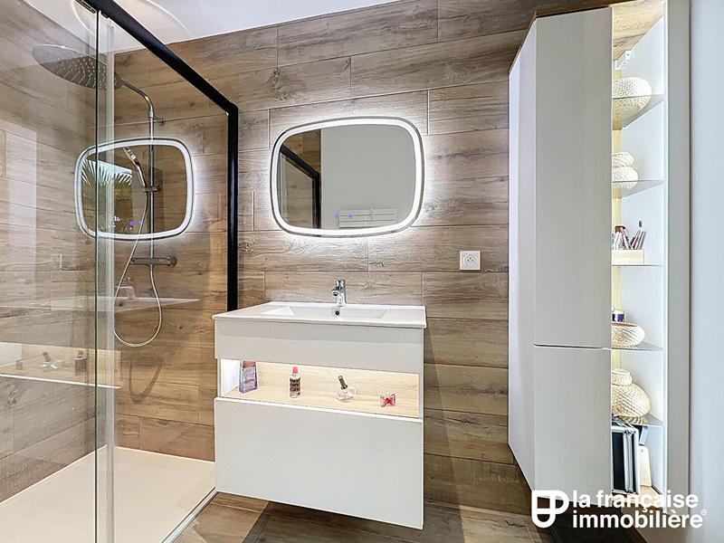 Maison - 233 m² - 8 pièces