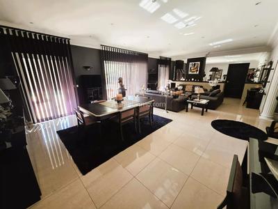 Maison - 226 m² - 7 pièces