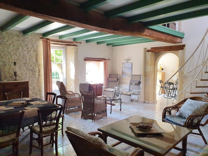 Maison - 261 m² - 9 pièces