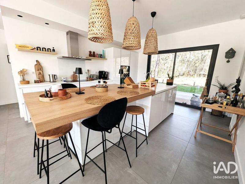 Maison - 182 m² - 5 pièces