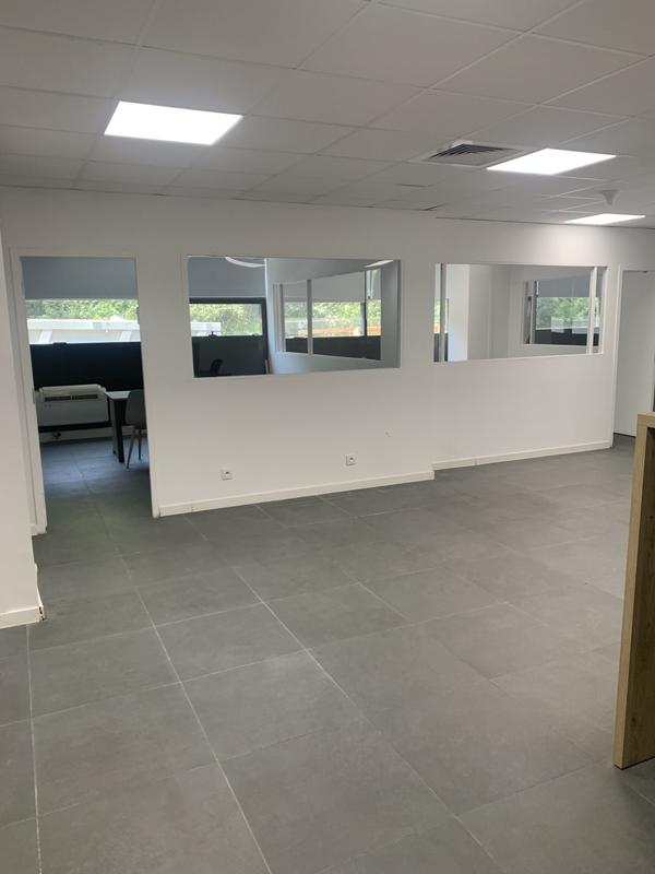 Local commercial - 151 m² - 5 pièces