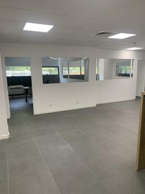 Local commercial - 151 m² - 5 pièces