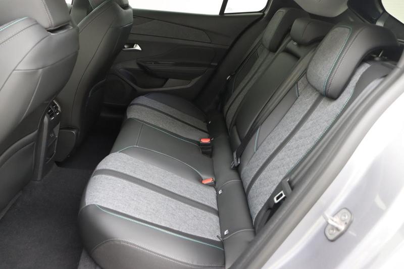 Peugeot 408 1.2 Hybrid 145 Allure E-Dcs6