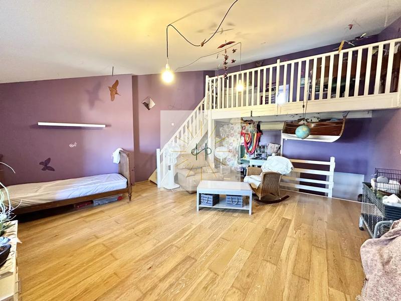 Maison - 160 m² - 9 pièces