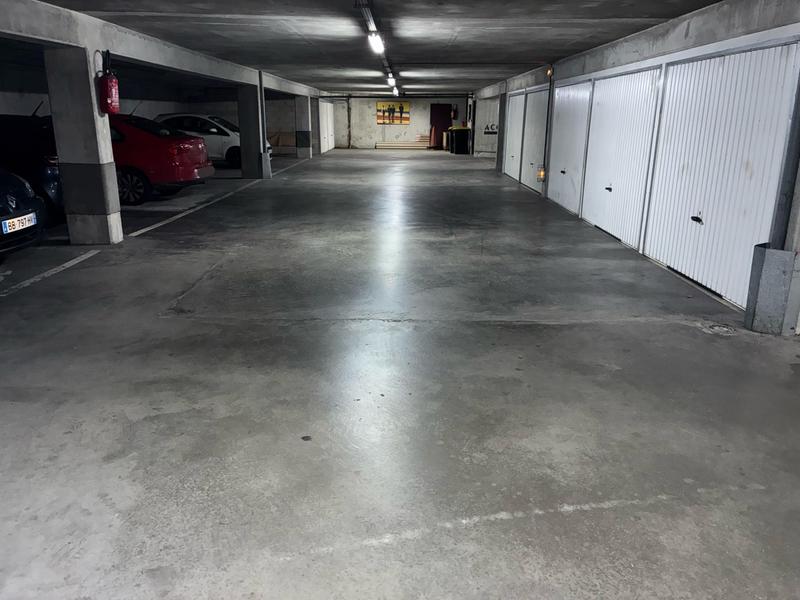 Parking / Garage - 12 m²