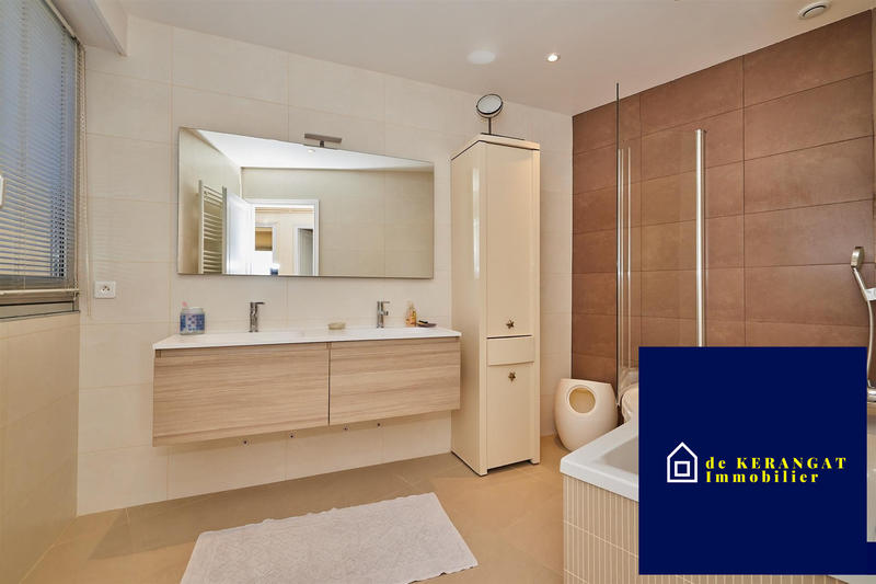 Maison contemporaine - 267 m² - 8 pièces