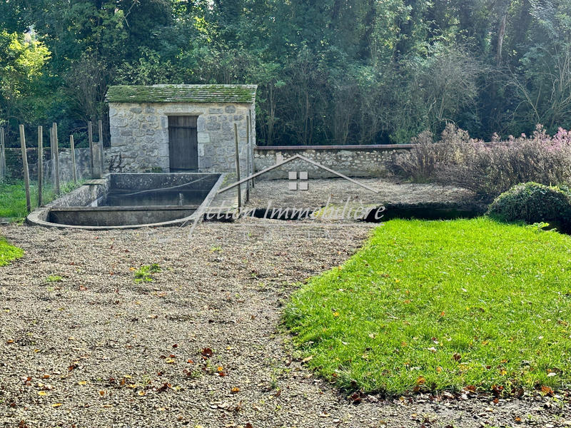 Propriété - 270 m² - 11 pièces