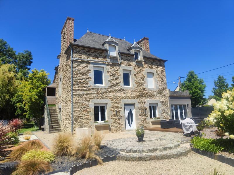 Maison - 305 m² - 9 pièces