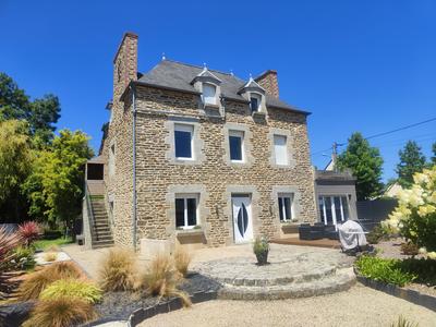 Maison - 305 m² - 9 pièces