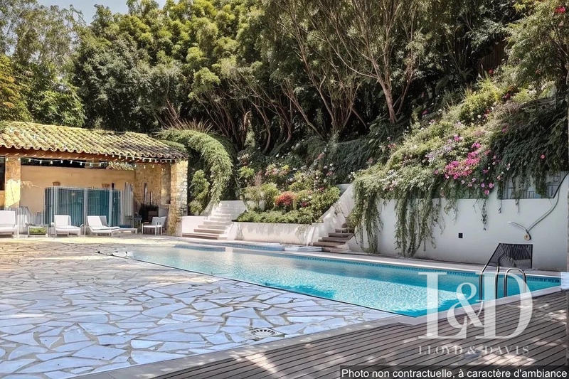 Bastide - 1 400 m² - 38 pièces