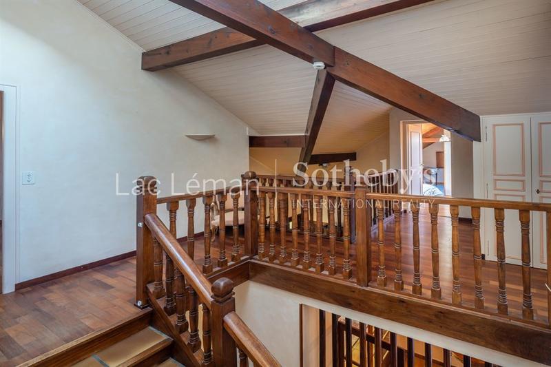 Maison - 300 m² - 8 pièces