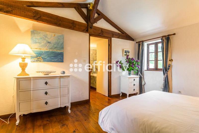 Demeure - 450 m² - 12 pièces