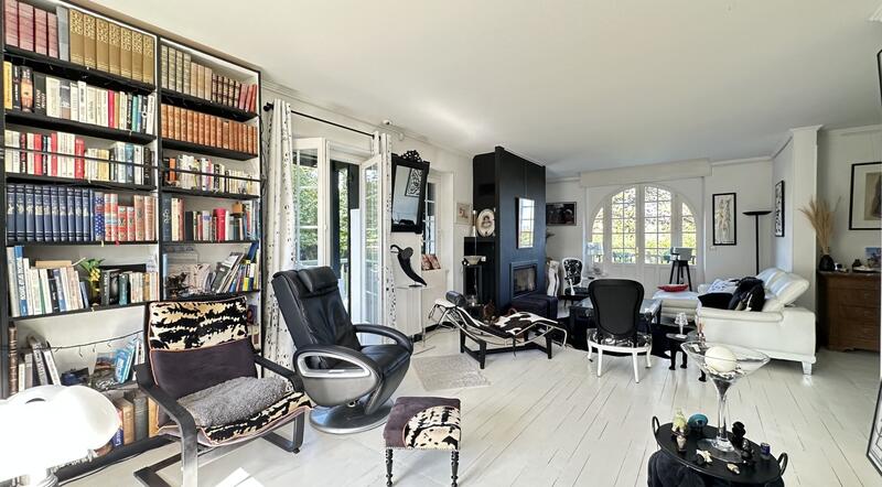 Maison - 230 m² - 7 pièces