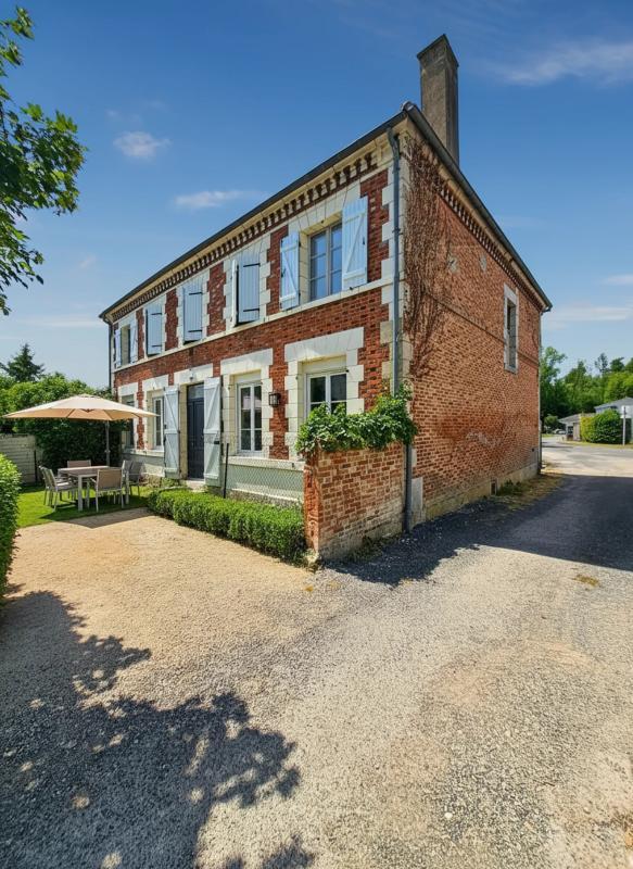 Maison - 225 m² - 8 pièces