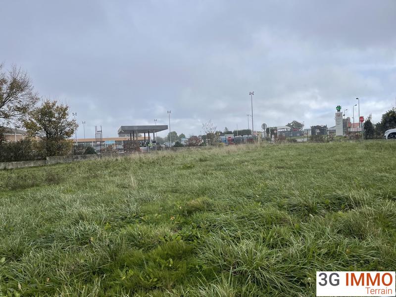 Terrain constructible - 700 m²